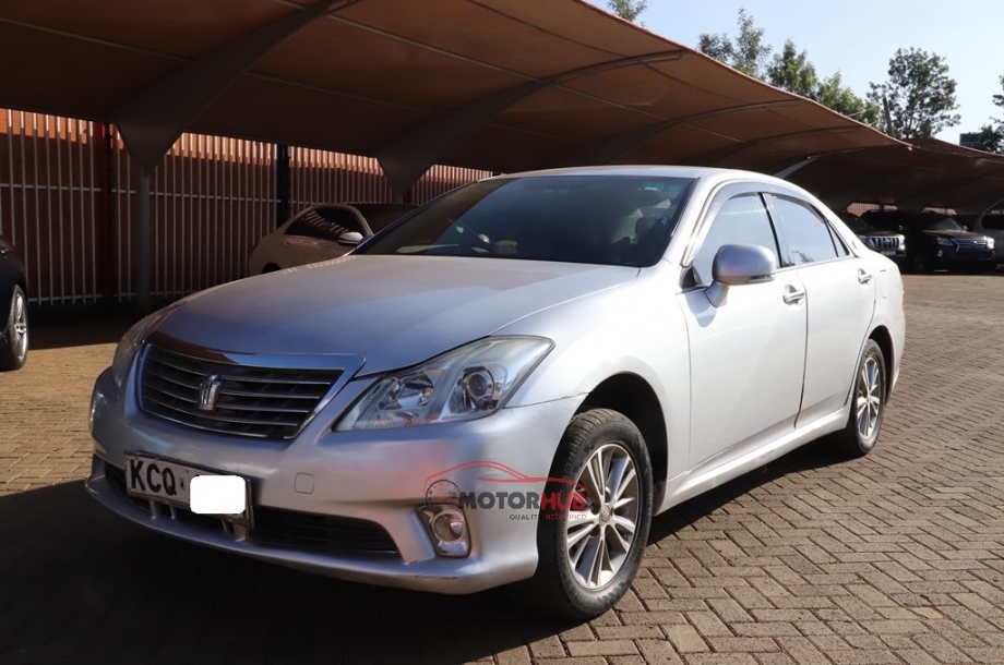 Toyota Crown 2011